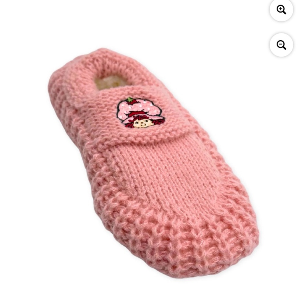 Strawberry Shortcake Women's Knit Slipper Sock and Cozy Crew Gift Set NWT - Picture 4 of 7